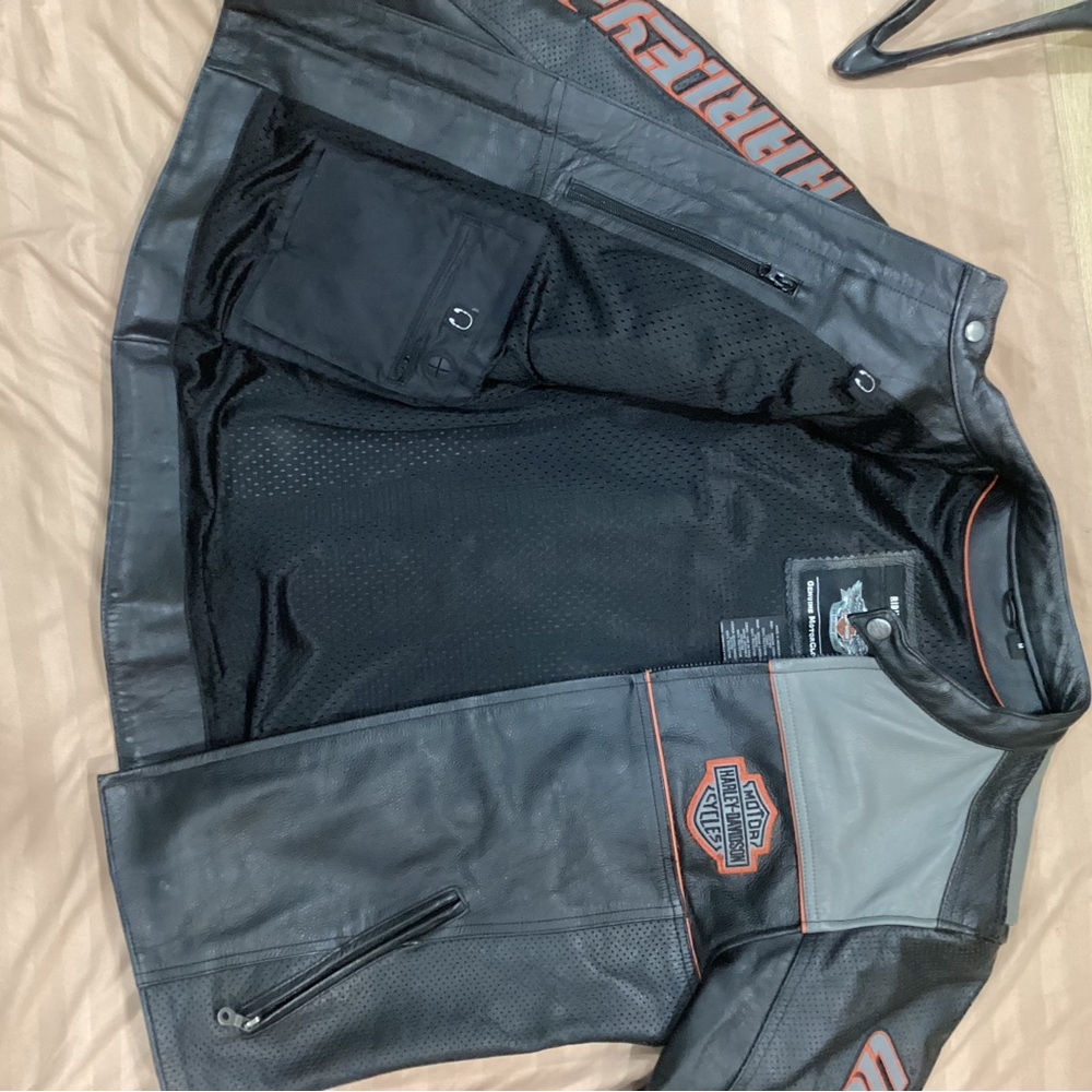 Harley-Davidson Men’s Black & Gray Leather Motorcycle Jacket - Picture 5 of 12
